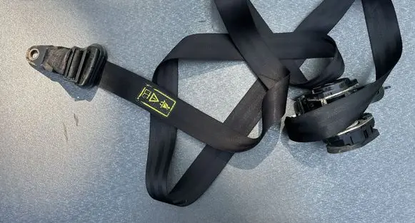 Rear seatbelt