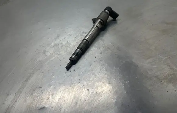 Volkswagen Caddy Fuel injector 03l130277s