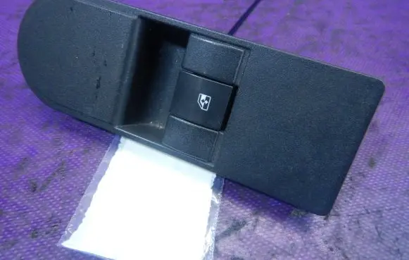 Opel Astra H Quarter vent window switch 13228709
