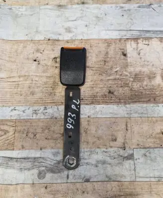 Seat Alhambra (Mk1) Front seatbelt buckle 28051999