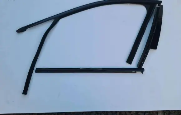 BMW 7 G70 Front door glass trim molding 9447505