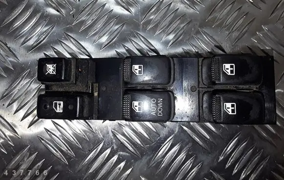 Hyundai Tucson JM Electric window control switch 935702E400
