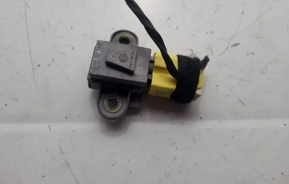 Volkswagen Golf VI Airbag deployment crash/impact sensor 1KM955557 PBTGF30