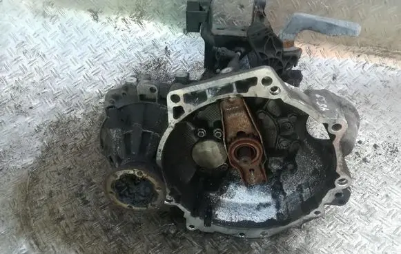 Manual 5 speed gearbox