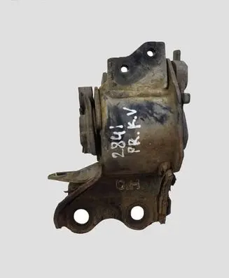 Mazda 6 Engine mount bracket