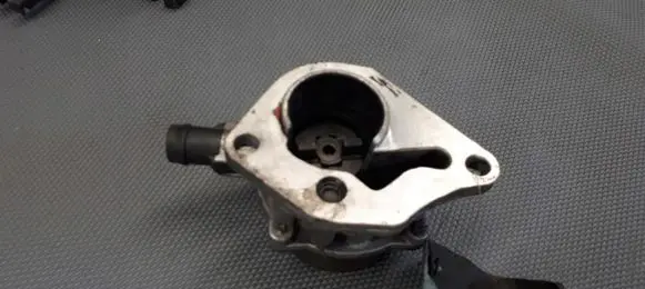 Renault Clio I Vacuum pump