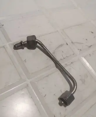 Fuel injector supply line/pipe