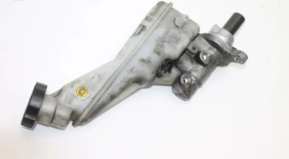 Hyundai i40 Master brake cylinder