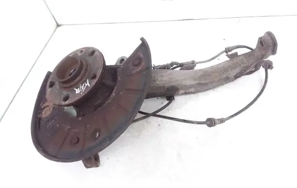 Volkswagen Touareg I Front wheel hub spindle knuckle 7L6407257A