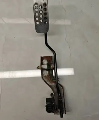 Nissan X-Trail T30 Accelerator throttle pedal 18919AM810 4C31 F4323