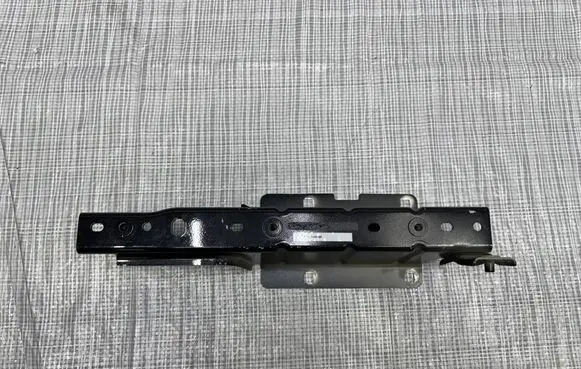 Maserati GranTurismo Fender mounting bracket D778