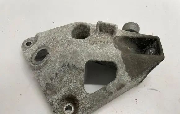 BMW 4 F32 F33 Engine mounting bracket 6788615