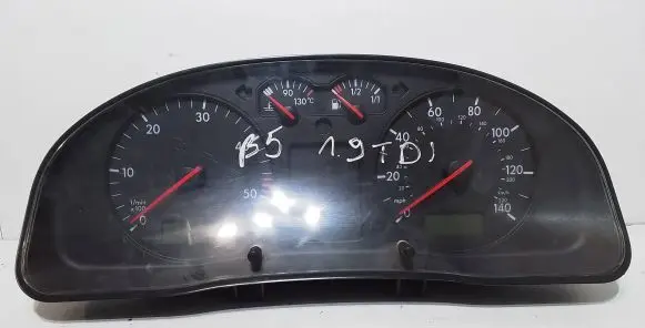 Volkswagen PASSAT B5 Speedometer (instrument cluster) 98311245 35S00