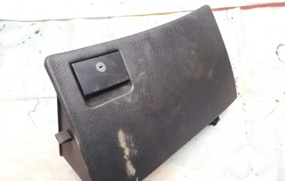 Audi 80 90 B3 Glove box