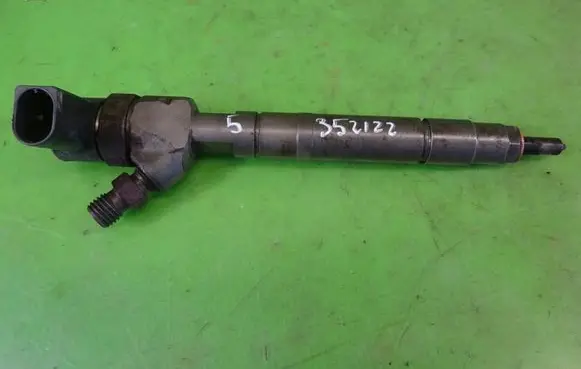 Mercedes-Benz A W168 Fuel injector 0445110104 A6280700487