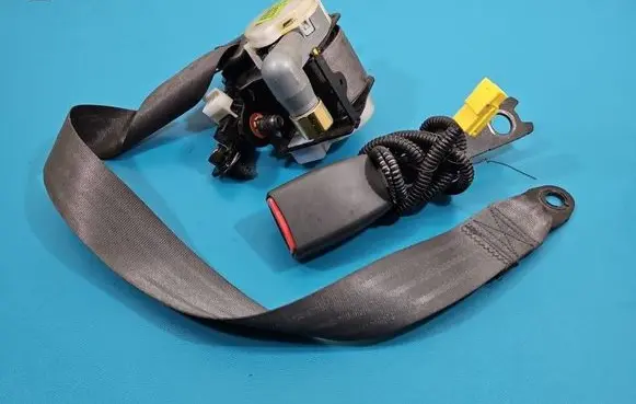 KIA Cerato Front seatbelt 888102F001 IMPRK1546629