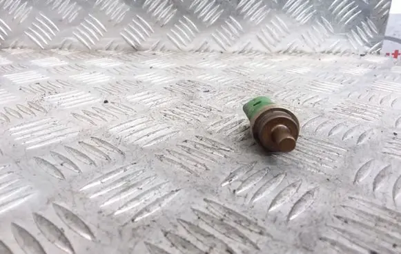Audi A4 S4 B5 8D Coolant temperature sensor 059919501A