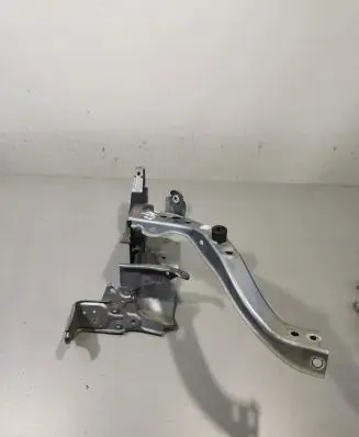Toyota Verso Headlight/headlamp mounting bracket