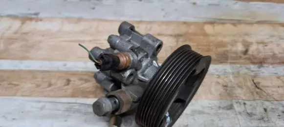 Toyota Avensis T220 Power steering pump