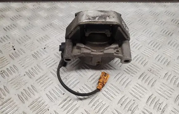 Audi A8 S8 D4 4H Engine mount bracket