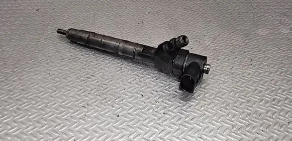 Mercedes-Benz E W211 Fuel injector 0445110200 A6110701787