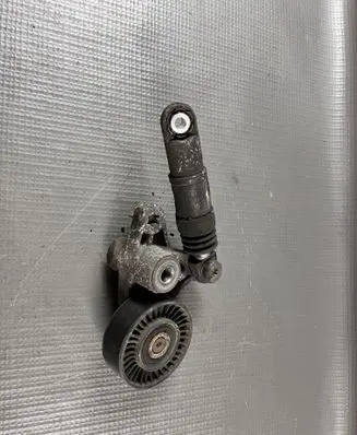 Volkswagen Touareg II Generator/alternator belt tensioner 059145201H
