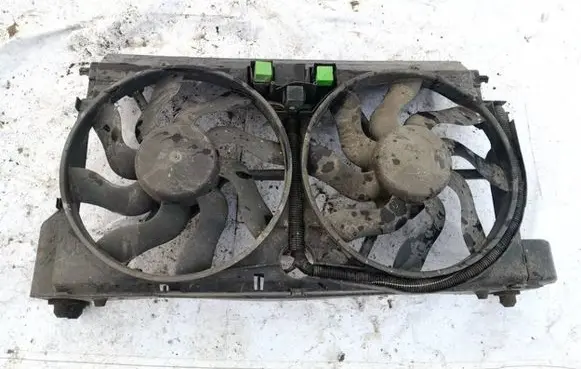 Radiator cooling fan shroud