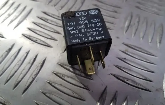Volkswagen Golf II Other relay 191955529