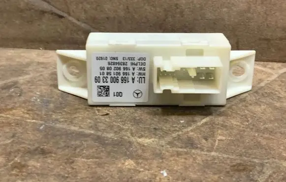 Mercedes-Benz C W204 Light module LCM A1669003309