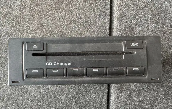Audi A4 S4 B7 8E 8H CD/DVD changer 8E0035111D CXCA14920C