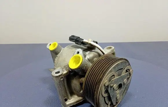 Dacia Duster Air conditioning (A/C) compressor (pump) 926003541R