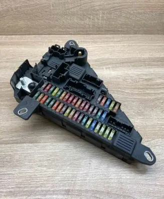 BMW 5 E60 E61 Fuse module 6906618 Used