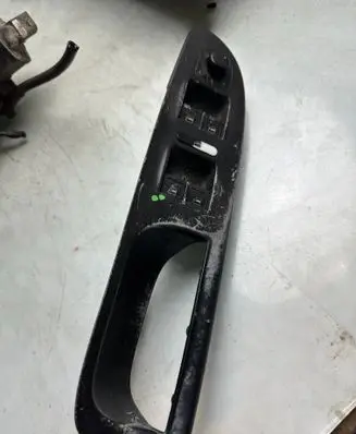 Volkswagen PASSAT B6 Electric window control switch 3C1867171