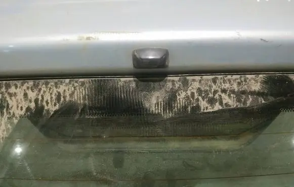 Toyota Yaris Third/center stoplight 
