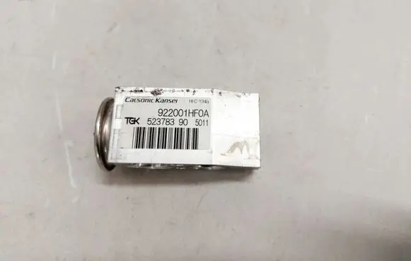 Nissan Juke I F15 Air conditioning (A/C) expansion valve 922001HF0A