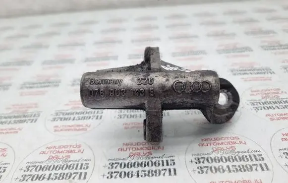 Engine mounting bracket