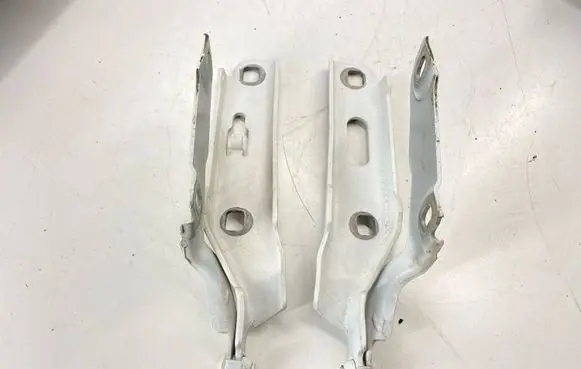 Audi A3 S3 8V Engine bonnet/hood hinges 8V0823301G 8V0823302G 8V0823301