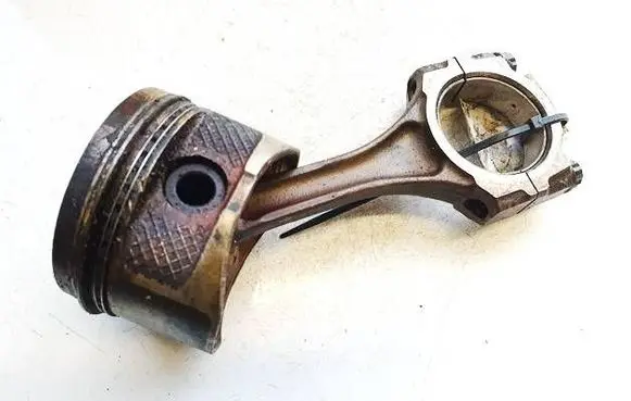 Toyota Avensis T220 Piston with connecting rod
