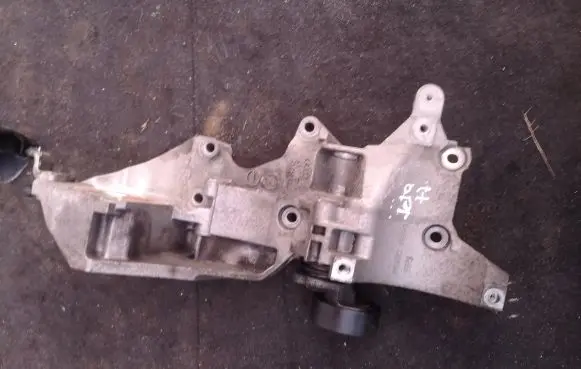 Volkswagen Jetta VI A/C compressor mount bracket 03L903143Q