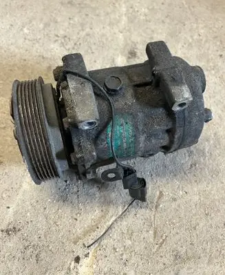 Mitsubishi Carisma Air conditioning (A/C) compressor (pump) 7700872158 5296707934
