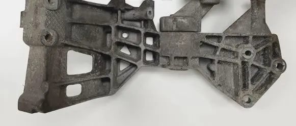 Mercedes-Benz A W169 Generator/alternator bracket 
