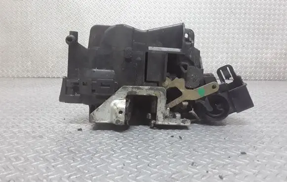 Mercedes-Benz CLK A208 C208 Front door lock 4172111227