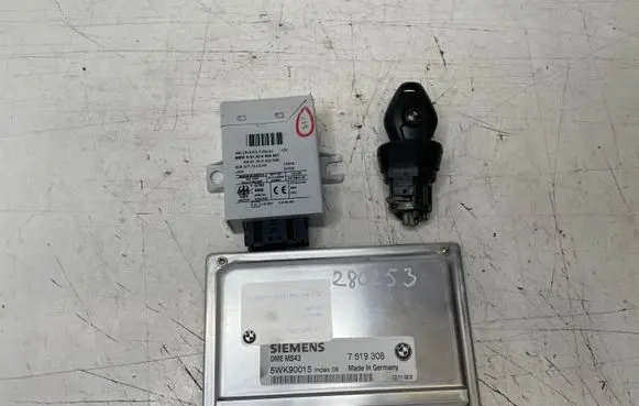 BMW X5 E53 Engine control unit/module 7519308 5WK90015 7522875