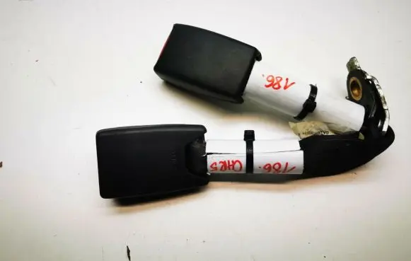 Chrysler 300 - 300C Rear seatbelt buckle 0UW801DVAC OUW801DVAC 2021686