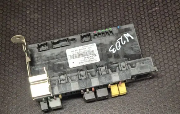 Mercedes-Benz C W203 Comfort/convenience module 2095450701 5DK00848611 1115319201
