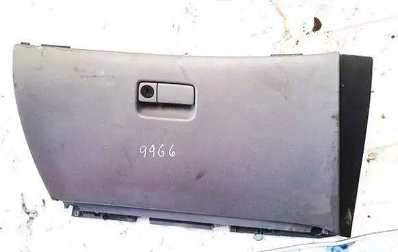 Nissan Primera Glove box