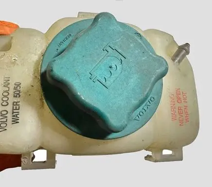 Volvo XC90 Coolant expansion tank/reservoir 8683456 8683455 1783