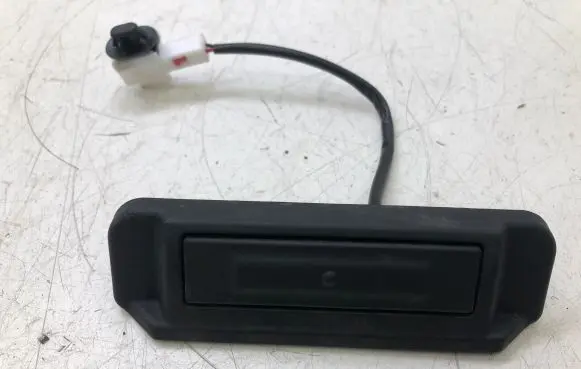 Hyundai i20 (BC3 BI3) Tailgate/boot open switch button 