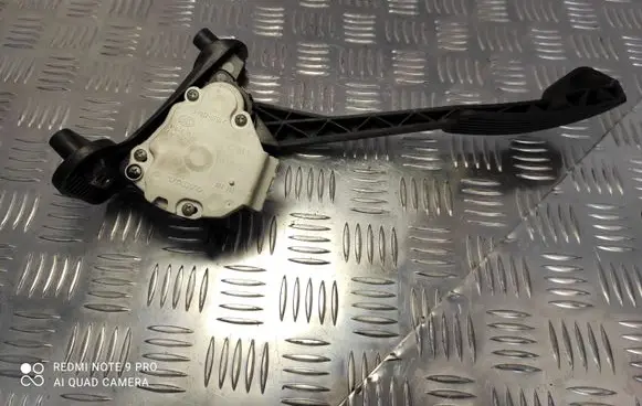 Volvo V70 Accelerator throttle pedal 0C776918 9496821