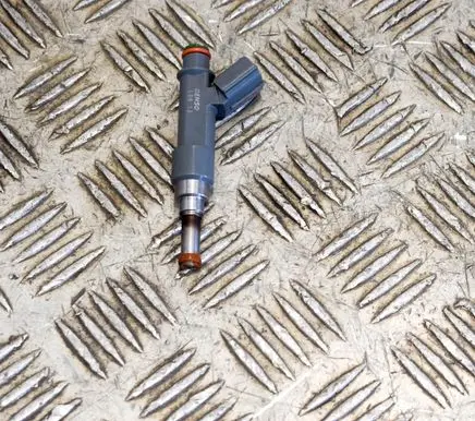 Toyota C-HR I Fuel injector 232500T110